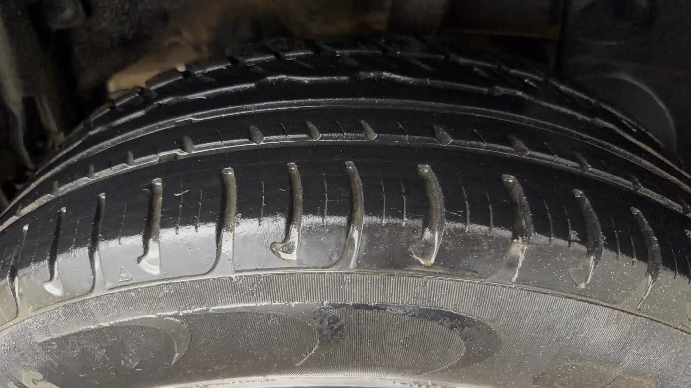 2016 Renault Duster RXE PETROL, Petrol, Manual, 49,565 km, Left Rear Tyre Tread