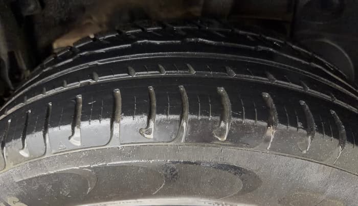 2016 Renault Duster RXE PETROL, Petrol, Manual, 49,565 km, Left Rear Tyre Tread
