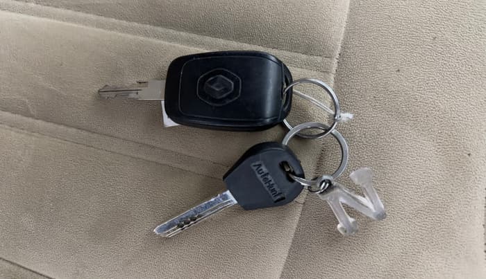 2016 Renault Duster RXE PETROL, Petrol, Manual, 49,565 km, Key Close Up