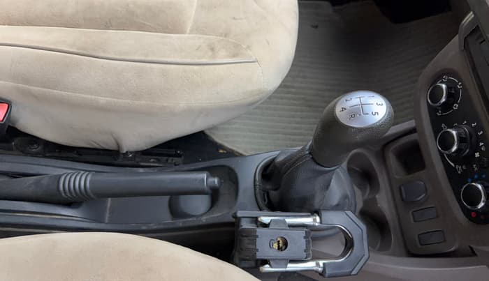 2016 Renault Duster RXE PETROL, Petrol, Manual, 49,565 km, Gear Lever