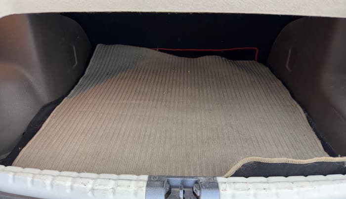 2016 Renault Duster RXE PETROL, Petrol, Manual, 49,565 km, Boot Inside