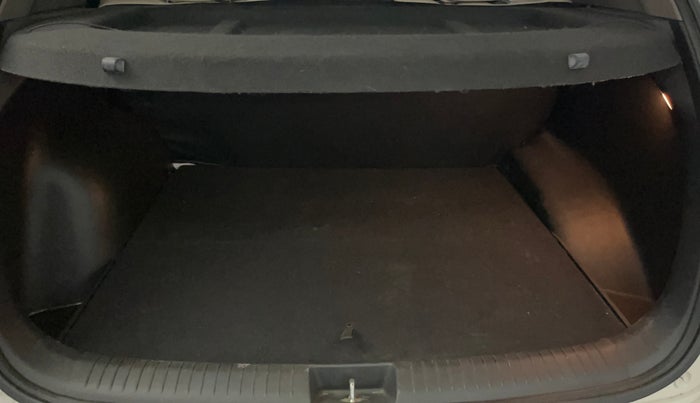2016 Hyundai Creta  SX 1.6 Petrol , Petrol, Manual, 87,940 km, Boot Inside