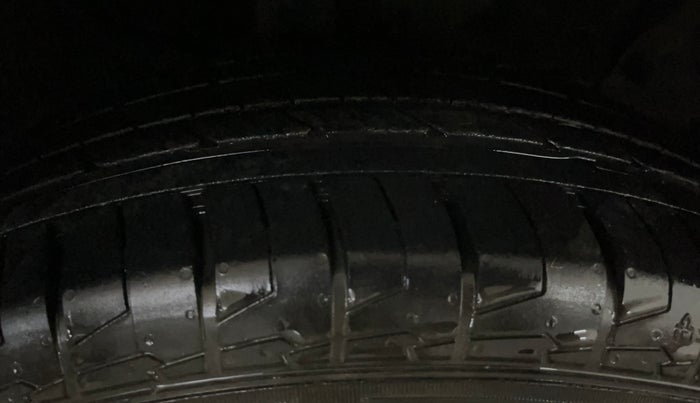 2016 Hyundai Creta  SX 1.6 Petrol , Petrol, Manual, 87,940 km, Right Front Tyre Tread