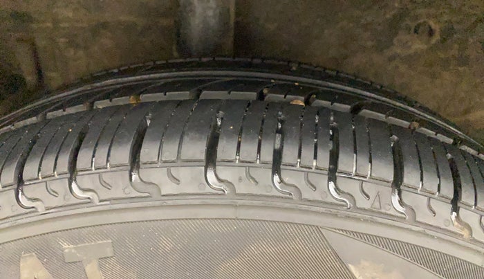2017 Maruti Celerio ZXI AMT, Petrol, Automatic, 94,618 km, Right Rear Tyre Tread