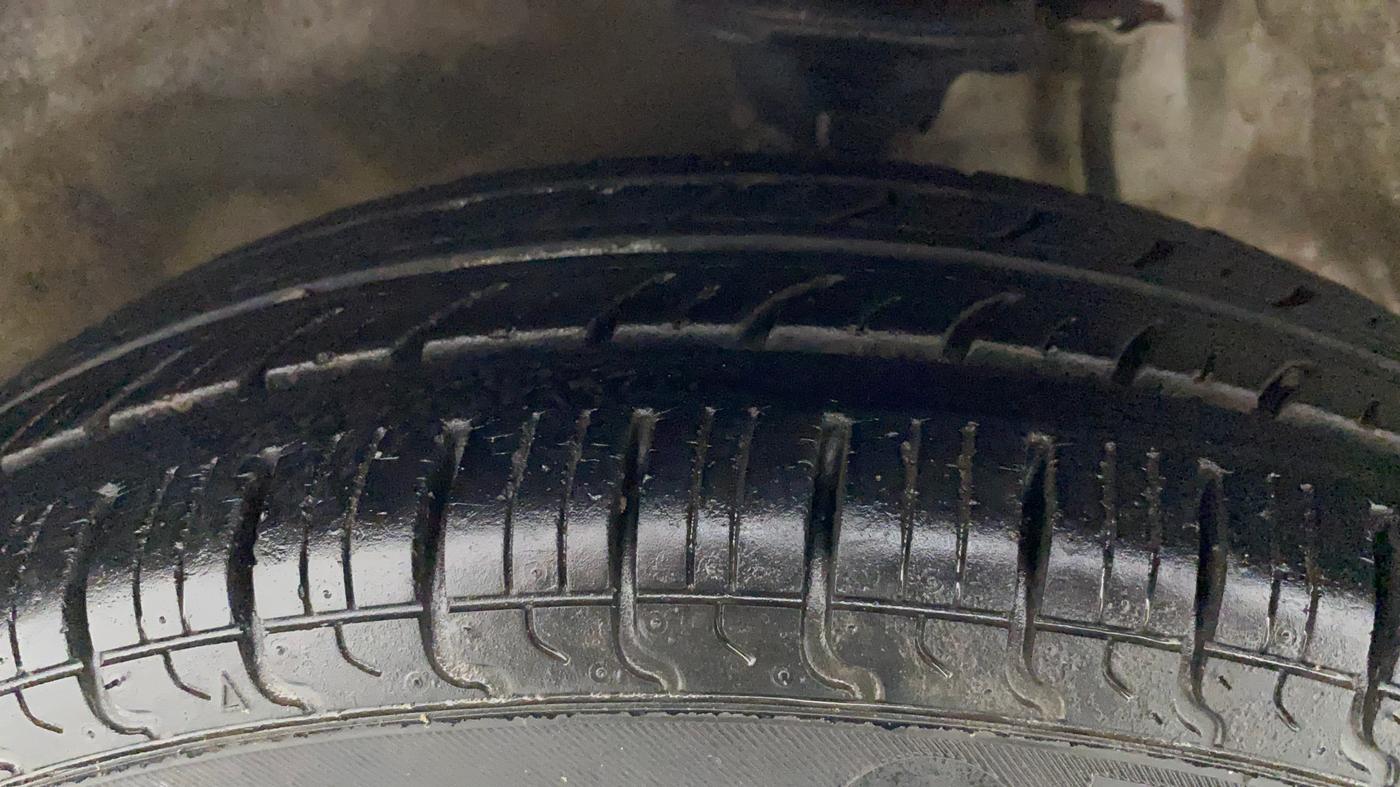 2012 Maruti Alto 800 LXI, Petrol, Manual, 52,602 km, Left Front Tyre Tread