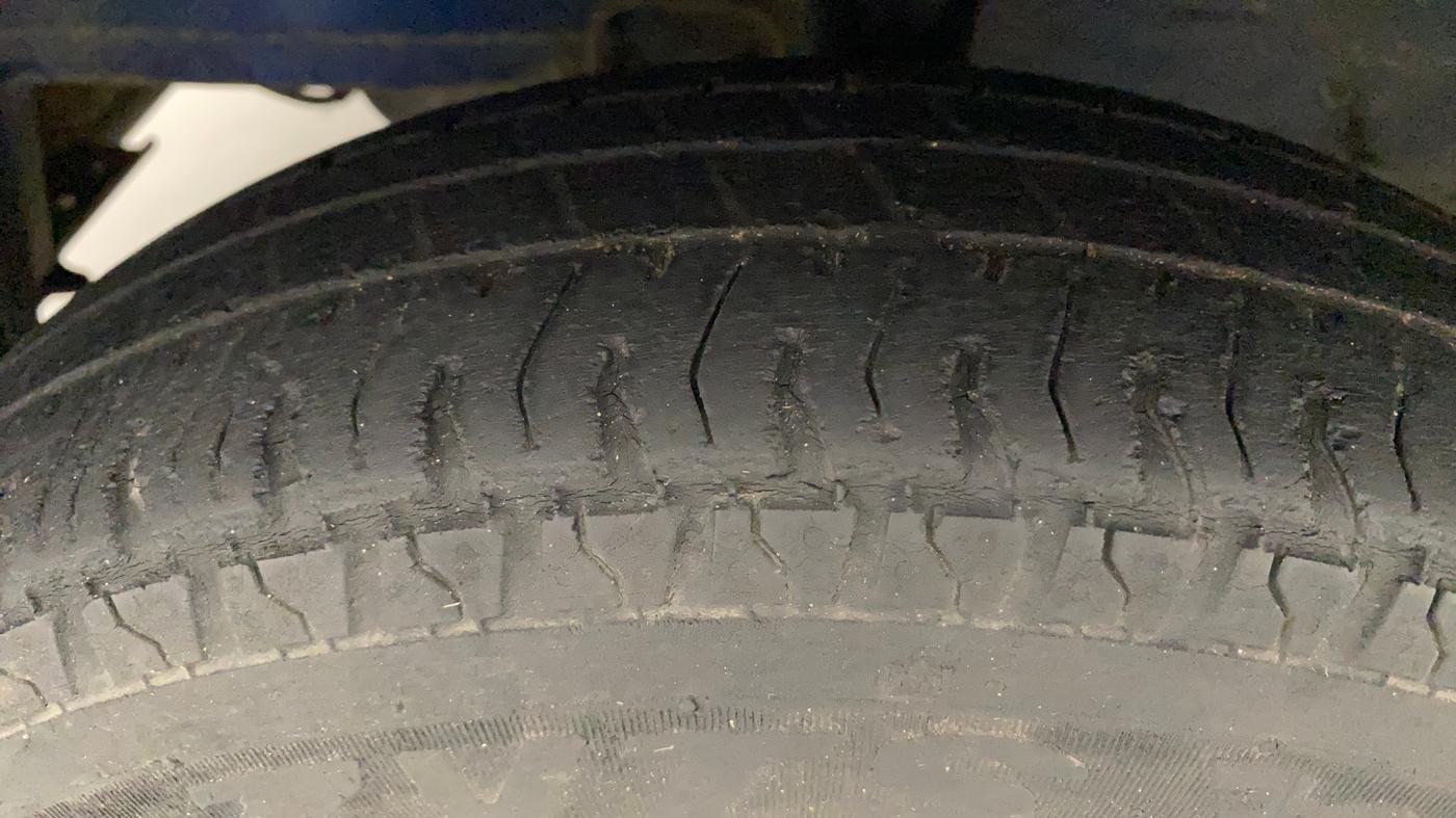 2016 Hyundai Eon ERA +, Petrol, Manual, 62,904 km, Left Front Tyre Tread