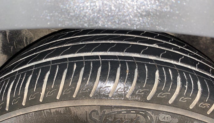 2022 KIA SONET HTK PLUS 1.0 IMT, Petrol, Manual, 15,487 km, Right Front Tyre Tread