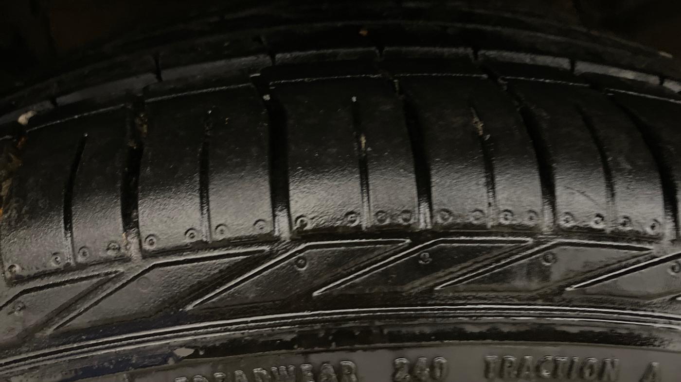 2022 Tata NEXON XZA PLUS (PREMIUM) PETROL JET, Petrol, Automatic, 19,836 km, Right Rear Tyre Tread
