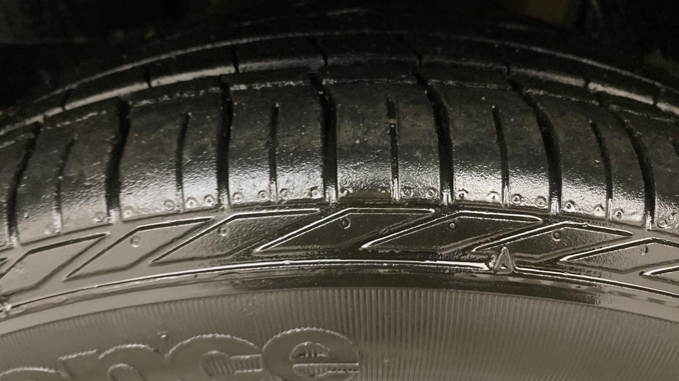 2022 Tata NEXON XZA PLUS (PREMIUM) PETROL JET, Petrol, Automatic, 19,836 km, Left Front Tyre Tread
