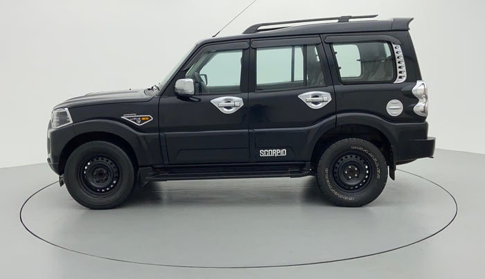 2017 Mahindra Scorpio S6 PLUS, Diesel, Manual, 53,326 km, Left Side View