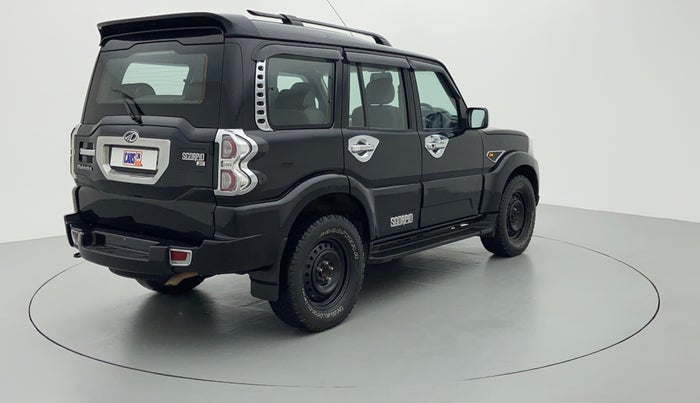 2017 Mahindra Scorpio S6 PLUS, Diesel, Manual, 53,326 km, Right Back Diagonal (45- Degree) View