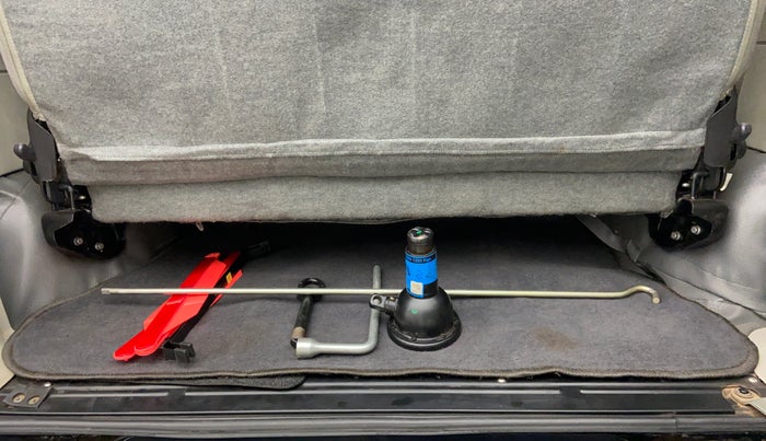 2017 Mahindra Scorpio S6 PLUS, Diesel, Manual, 53,326 km, Boot Inside View