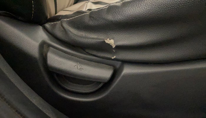 2015 Hyundai Grand i10 SPORTZ 1.2 KAPPA VTVT, Petrol, Manual, 73,497 km, Driver Side Adjustment Panel