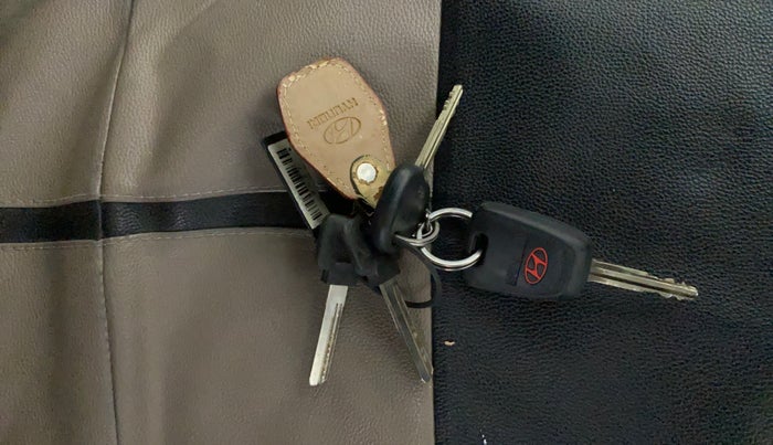 2015 Hyundai Grand i10 SPORTZ 1.2 KAPPA VTVT, Petrol, Manual, 73,497 km, Key Close Up