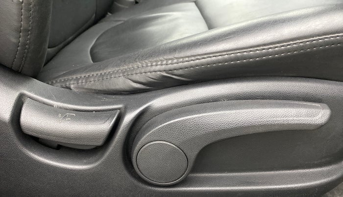 2016 Hyundai Creta 1.6 CRDI SX PLUS AUTO, Diesel, Automatic, 33,800 km, Driver Side Adjustment Panel