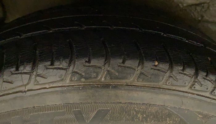 2014 Maruti Celerio VXI CNG, CNG, Manual, 94,234 km, Right Rear Tyre Tread