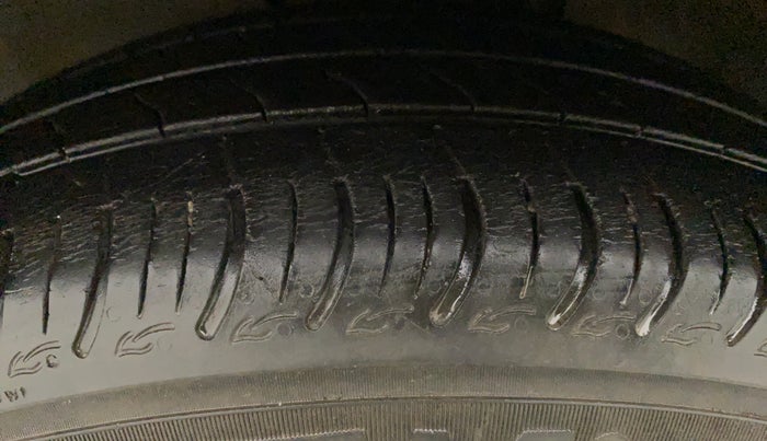 2014 Maruti Celerio VXI CNG, CNG, Manual, 94,234 km, Left Front Tyre Tread