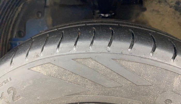 2013 Hyundai Eon ERA +, Petrol, Manual, 61,944 km, Left Front Tyre Tread