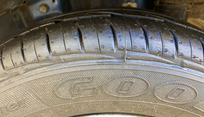 2013 Hyundai Eon ERA +, Petrol, Manual, 61,944 km, Left Rear Tyre Tread