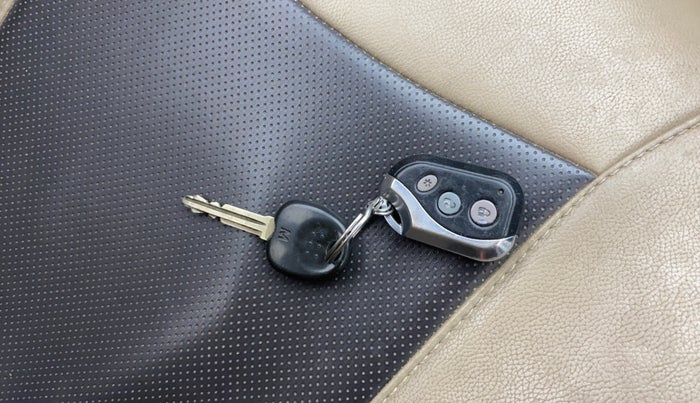 2013 Hyundai Eon ERA +, Petrol, Manual, 61,944 km, Key Close Up