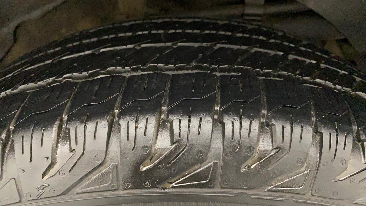 2016 Mahindra XUV500 W10 AT, Diesel, Automatic, 93,153 km, Left Rear Tyre Tread