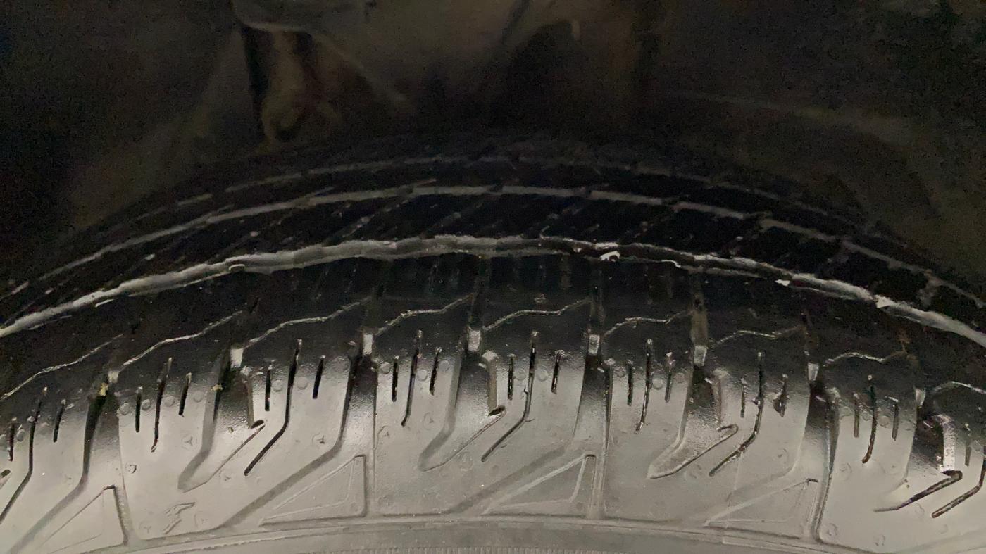 2016 Mahindra XUV500 W10 AT, Diesel, Automatic, 93,153 km, Right Front Tyre Tread