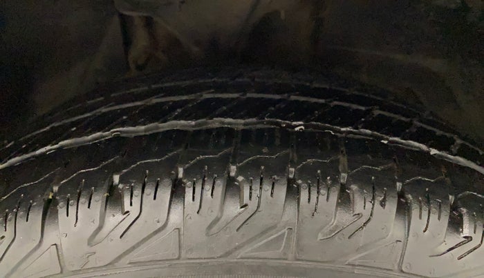 2016 Mahindra XUV500 W10 AT, Diesel, Automatic, 93,153 km, Right Front Tyre Tread