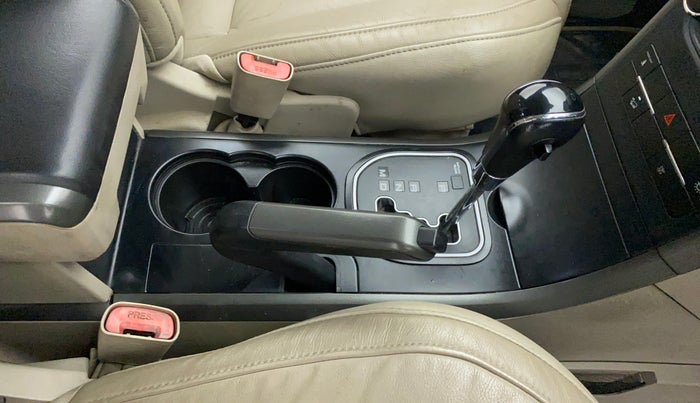 2016 Mahindra XUV500 W10 AT, Diesel, Automatic, 93,153 km, Gear Lever