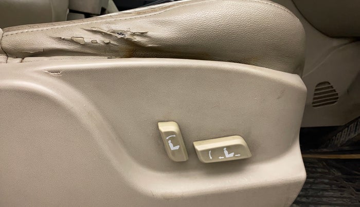 2016 Mahindra XUV500 W10 AT, Diesel, Automatic, 93,153 km, Driver Side Adjustment Panel