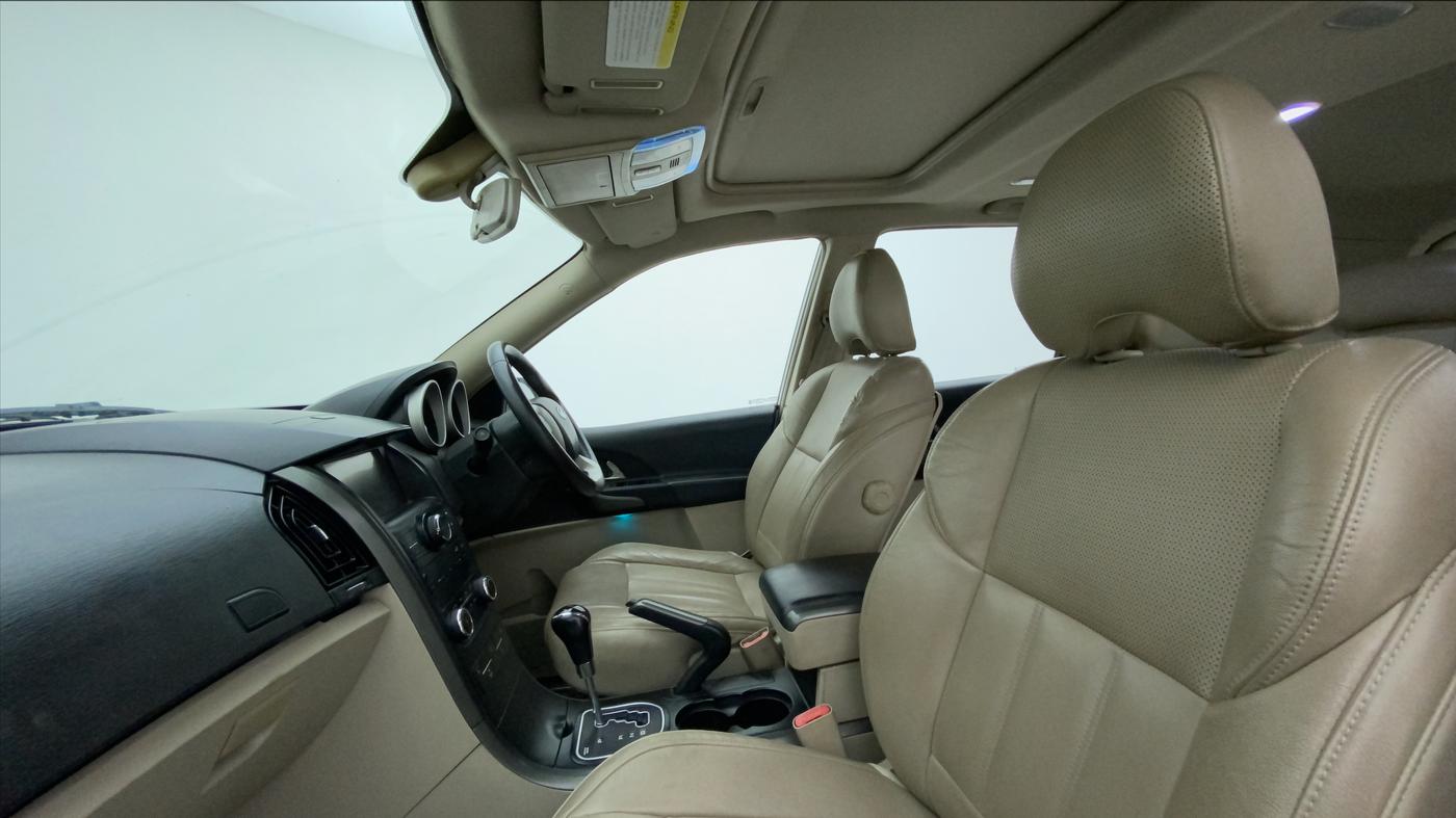 2016 Mahindra XUV500 W10 AT, Diesel, Automatic, 93,153 km, Right Side Front Door Cabin