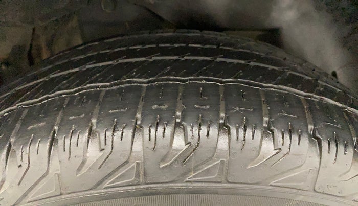 2016 Mahindra XUV500 W10 AT, Diesel, Automatic, 93,153 km, Right Rear Tyre Tread