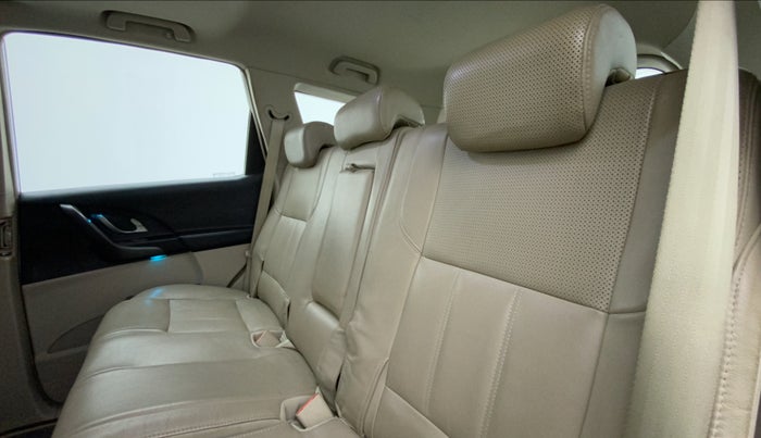 2016 Mahindra XUV500 W10 AT, Diesel, Automatic, 93,153 km, Right Side Rear Door Cabin