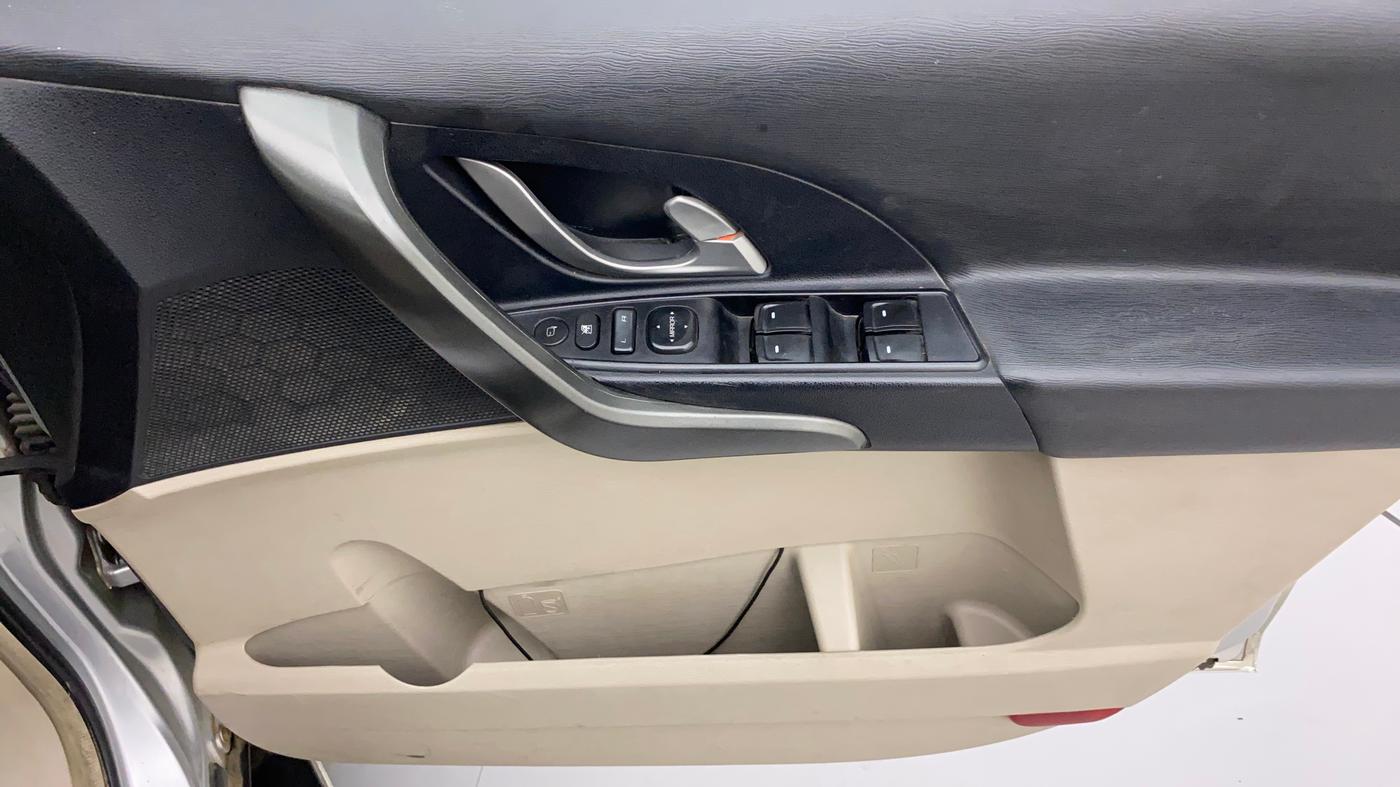 2016 Mahindra XUV500 W10 AT, Diesel, Automatic, 93,153 km, Driver Side Door Panels Control