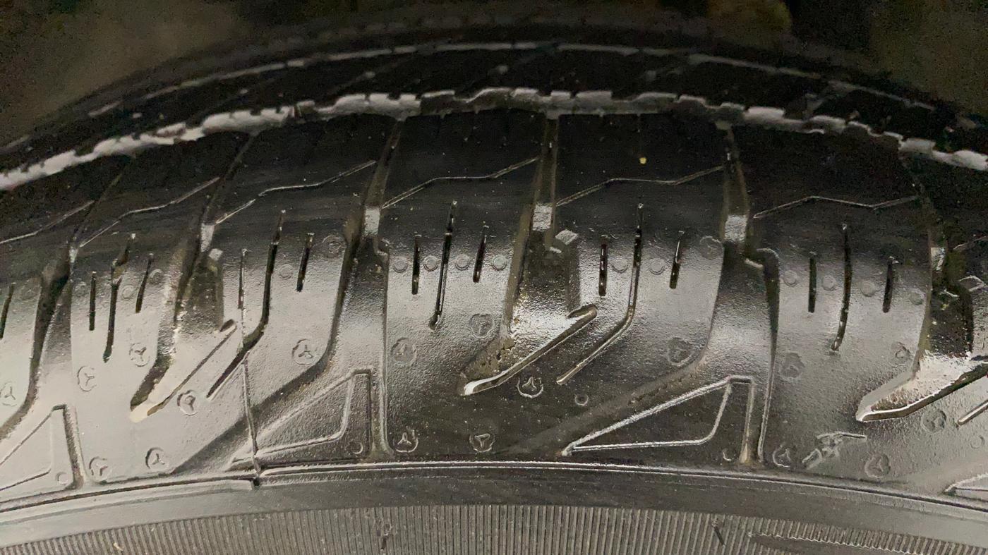 2016 Mahindra XUV500 W10 AT, Diesel, Automatic, 93,153 km, Left Front Tyre Tread