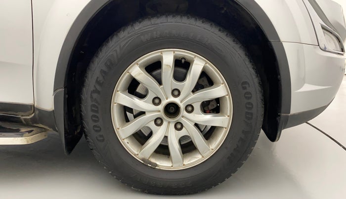 2016 Mahindra XUV500 W10 AT, Diesel, Automatic, 93,153 km, Right Front Wheel