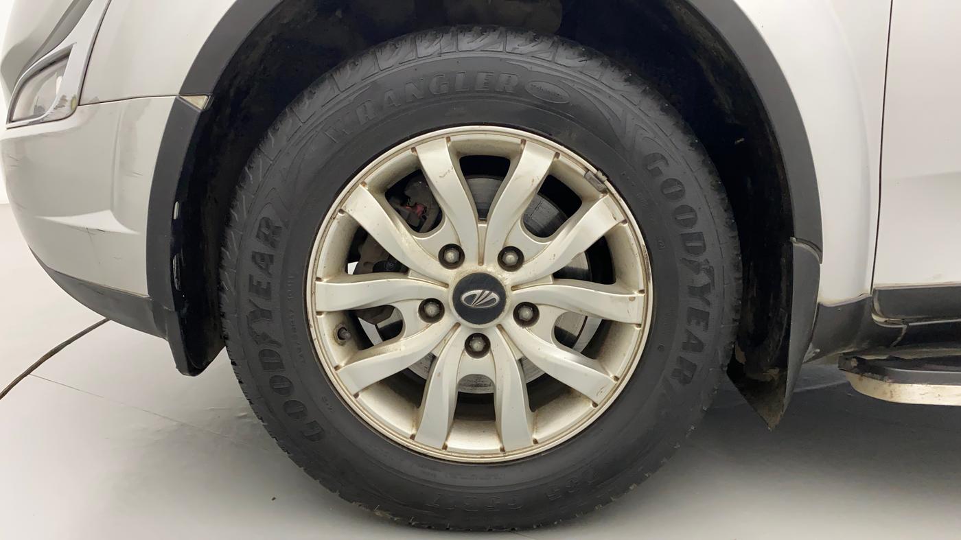2016 Mahindra XUV500 W10 AT, Diesel, Automatic, 93,153 km, Left Front Wheel