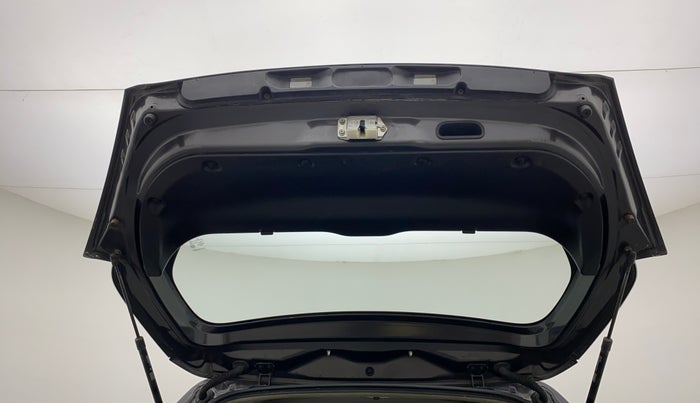 2015 Maruti Swift VXI, Petrol, Manual, 88,278 km, Boot Door Open