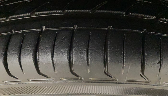 2016 Honda City 1.5L I-VTEC VX CVT, Petrol, Automatic, 1,29,335 km, Right Front Tyre Tread