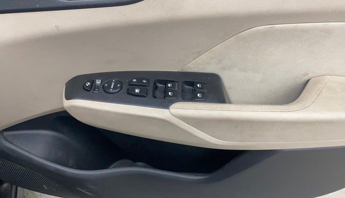 2019 Hyundai Verna 1.6 VTVT SX, CNG, Manual, 88,114 km, Driver Side Door Panels Control