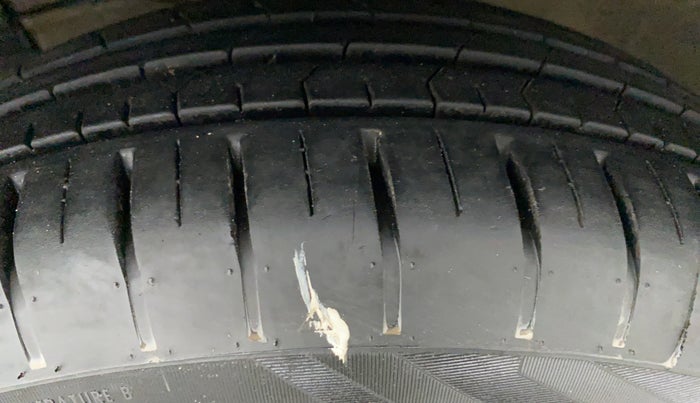 2015 Maruti Ciaz ZXI AT, Petrol, Automatic, 69,937 km, Left Front Tyre Tread