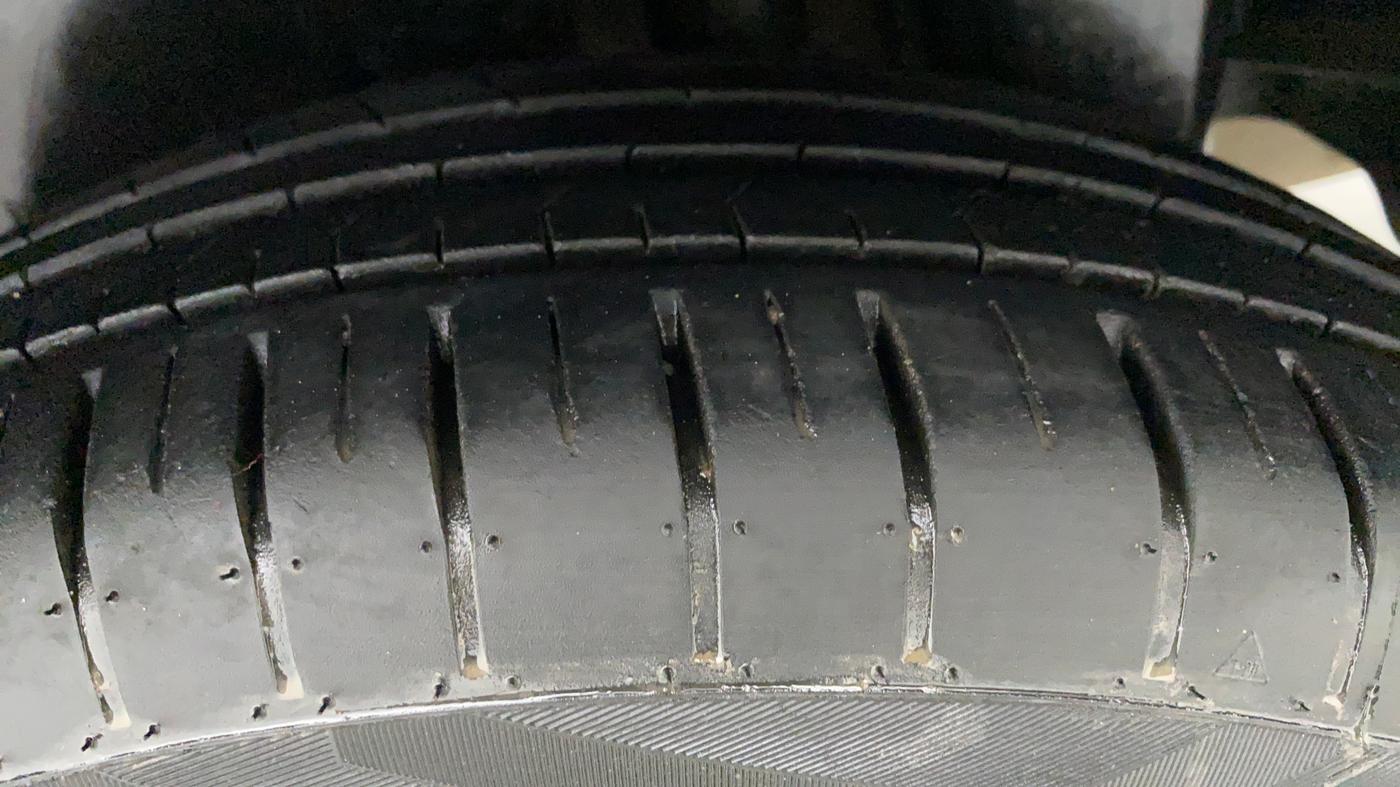 2015 Maruti Ciaz ZXI AT, Petrol, Automatic, 69,937 km, Left Rear Tyre Tread