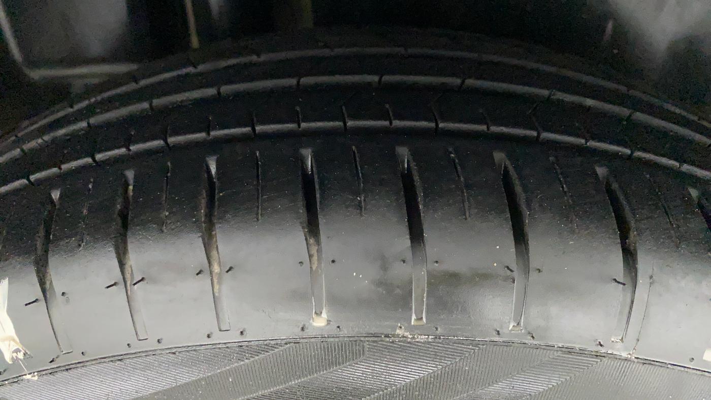 2015 Maruti Ciaz ZXI AT, Petrol, Automatic, 69,937 km, Right Rear Tyre Tread