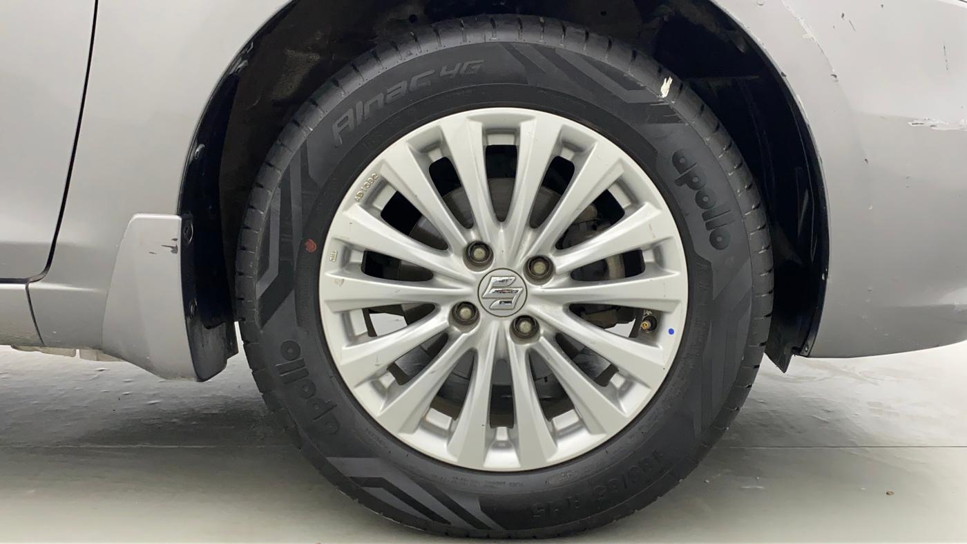 2015 Maruti Ciaz ZXI AT, Petrol, Automatic, 69,937 km, Right Front Wheel