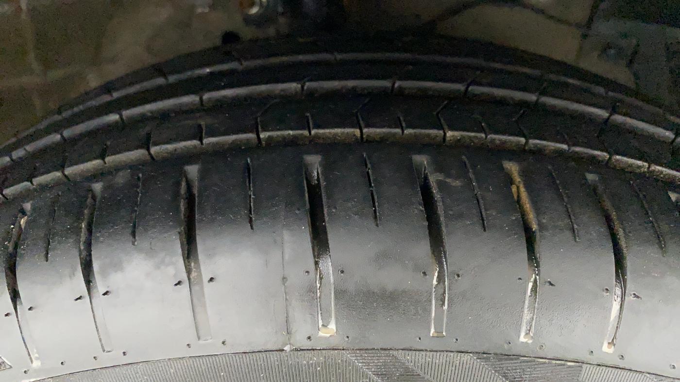 2015 Maruti Ciaz ZXI AT, Petrol, Automatic, 69,937 km, Right Front Tyre Tread