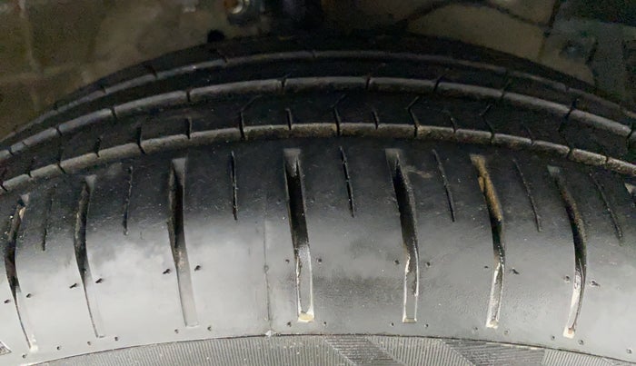 2015 Maruti Ciaz ZXI AT, Petrol, Automatic, 69,937 km, Right Front Tyre Tread