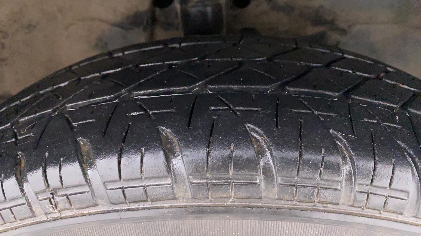 2012 Maruti Ritz VXI, Petrol, Manual, 80,315 km, Right Front Tyre Tread
