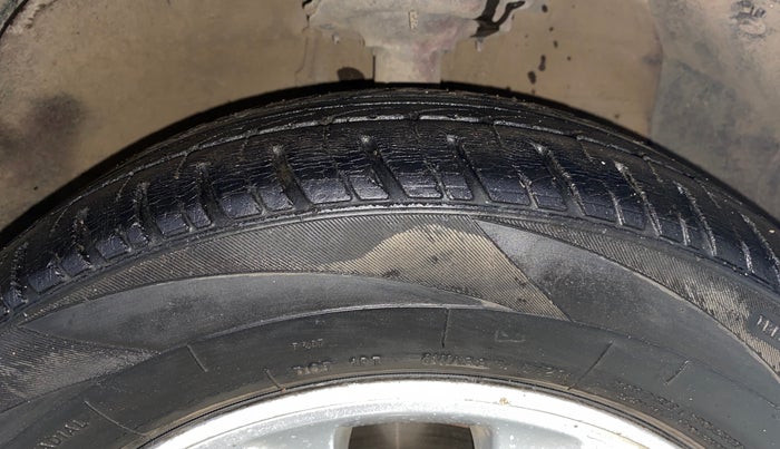 2014 Hyundai Grand i10 ASTA (O) 1.2 KAPPA VTVT, CNG, Manual, 75,911 km, Right Front Tyre Tread