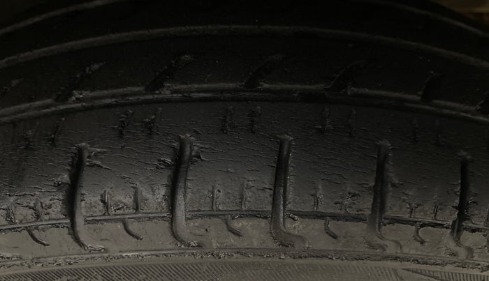 2018 Renault Kwid RXT 1.0 AMT, Petrol, Automatic, 42,644 km, Left Rear Tyre Tread