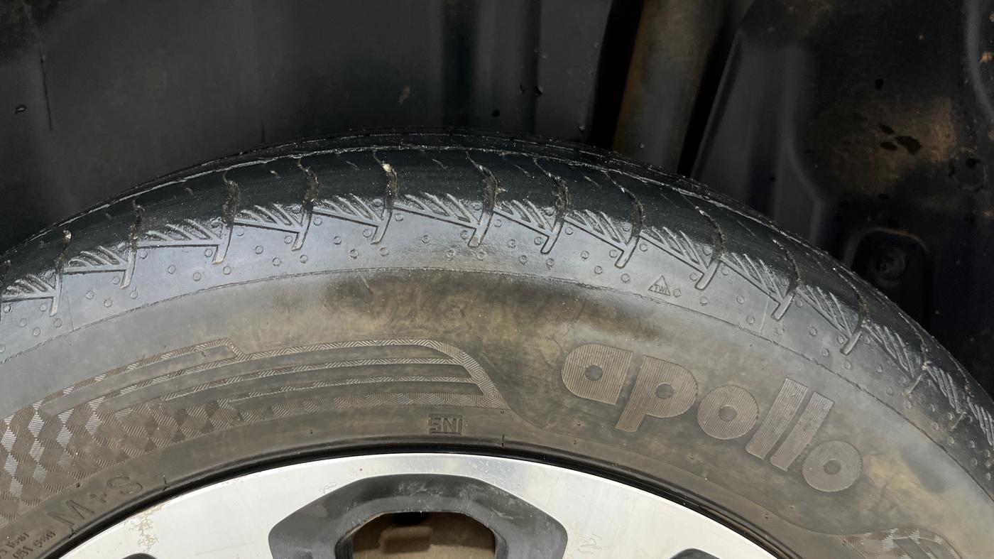 2023 Maruti Grand Vitara ZETA SMART HYBRID, Petrol, Manual, 38,096 km, Left Rear Tyre Tread