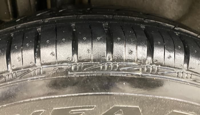 2016 Maruti Swift Dzire VXI (O), Petrol, Manual, 34,734 km, Right Rear Tyre Tread